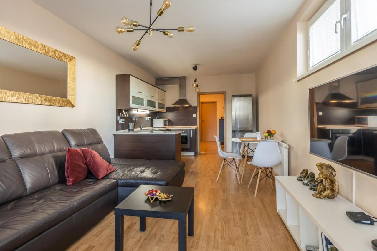 Apartman V Aleji 브라티슬라바 외부 사진